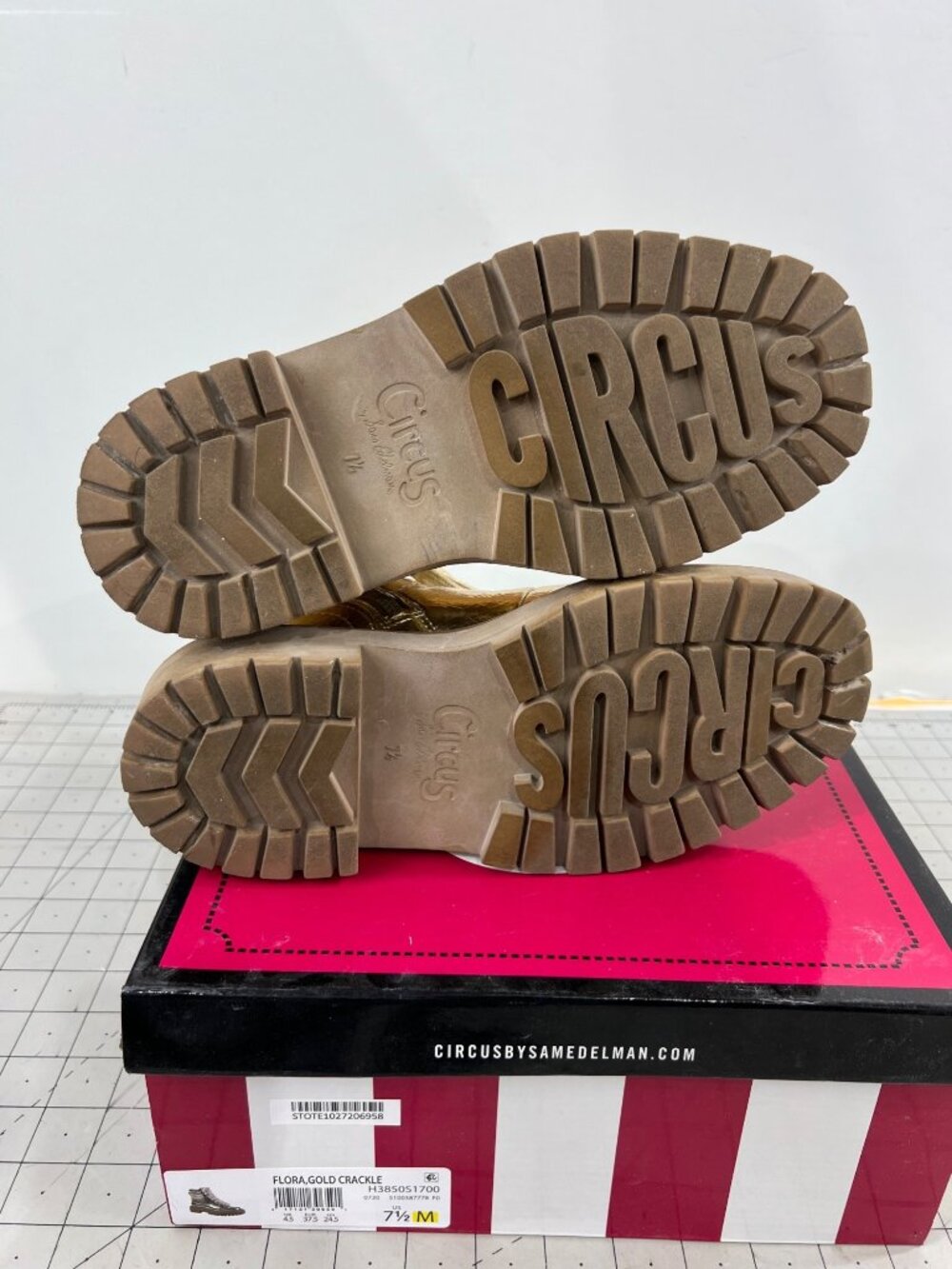 Circus by Sam Edelman Flora Shearling Hiker Boot Women’s Sz 7.5 Gold Crackle - Picture 7 of 8